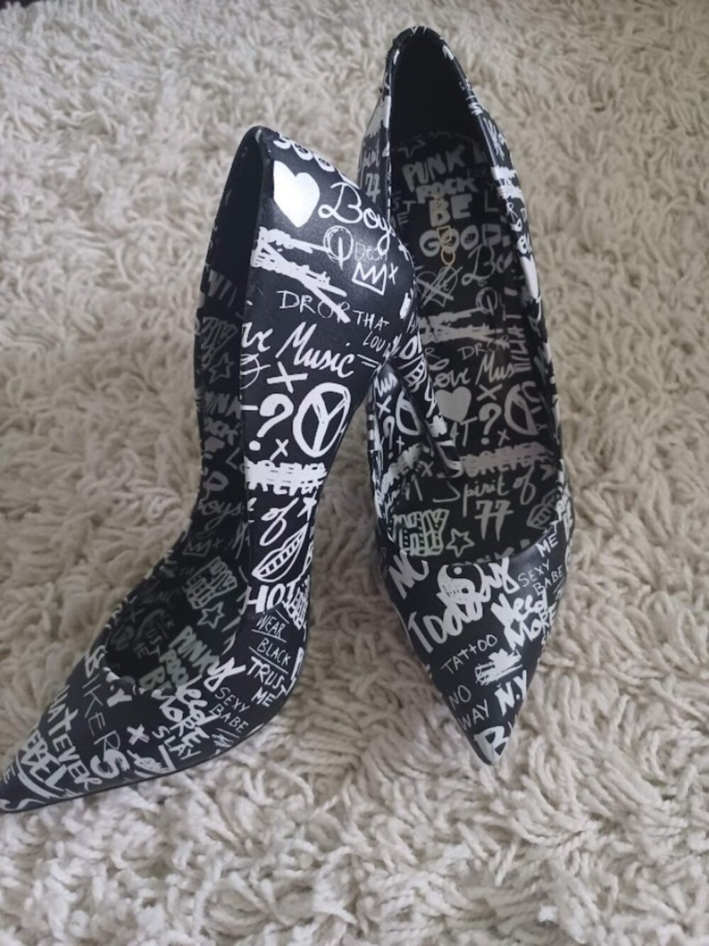 Pre-owned condition with visible wear consistent with previous use. Wear is pres